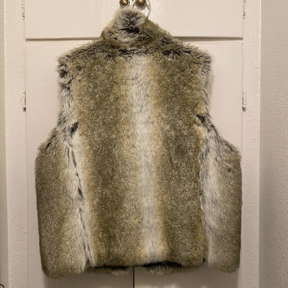 Reversible Faux Fur Vest - Picture 3 of 5